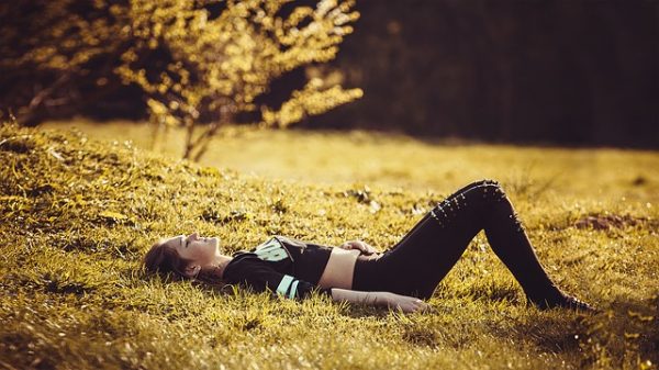 girl-lying-on-the-grass
